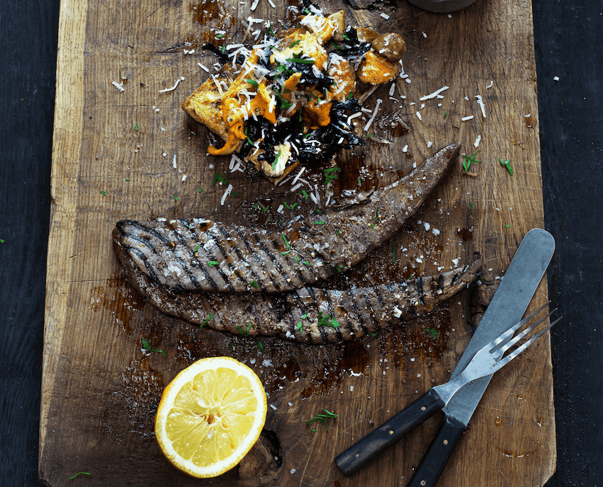 Svampebruschetta med grillet hjortelever